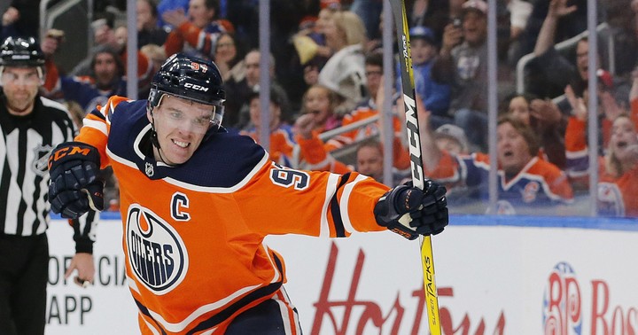 Hviezdny Olejár McDavid poslal čiarového rozhodcu na vyšetrenie do nemocnice